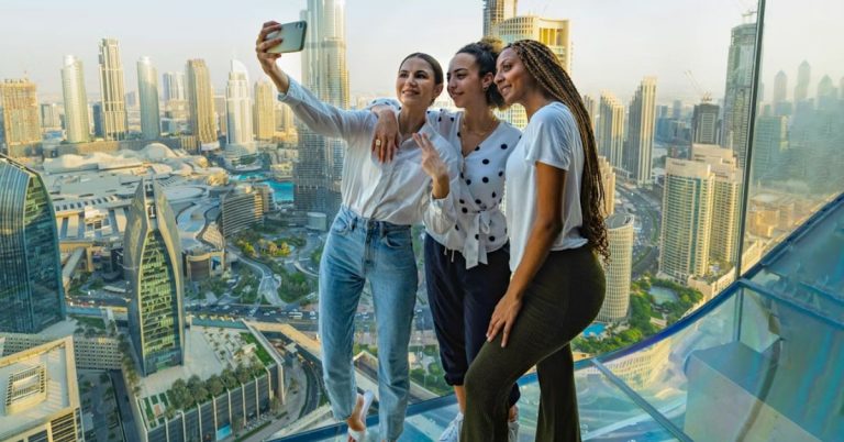 Public Decency Laws for Tourists, What to Wear and Avoid in the UAE
