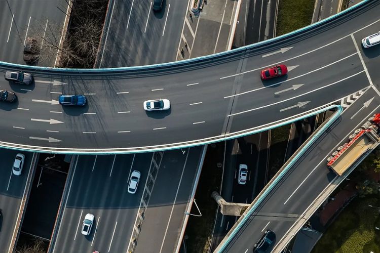 Lane-Specific Direction Signs and Road Discipline dubai